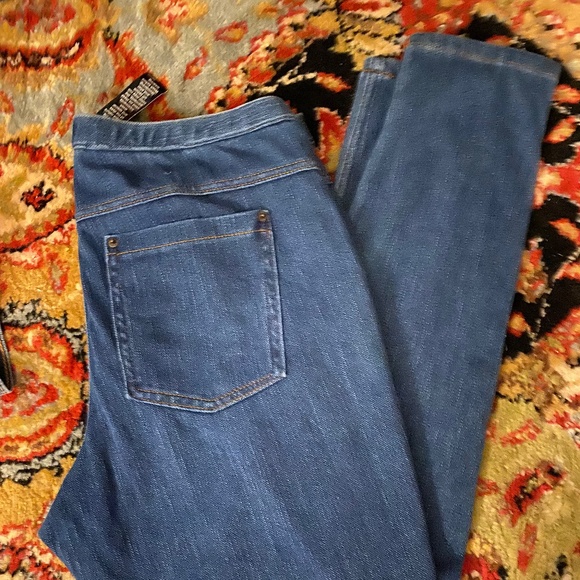 NWT ~ HUE Leggings ~ skinny blue jeans ~ large - Picture 3 of 4